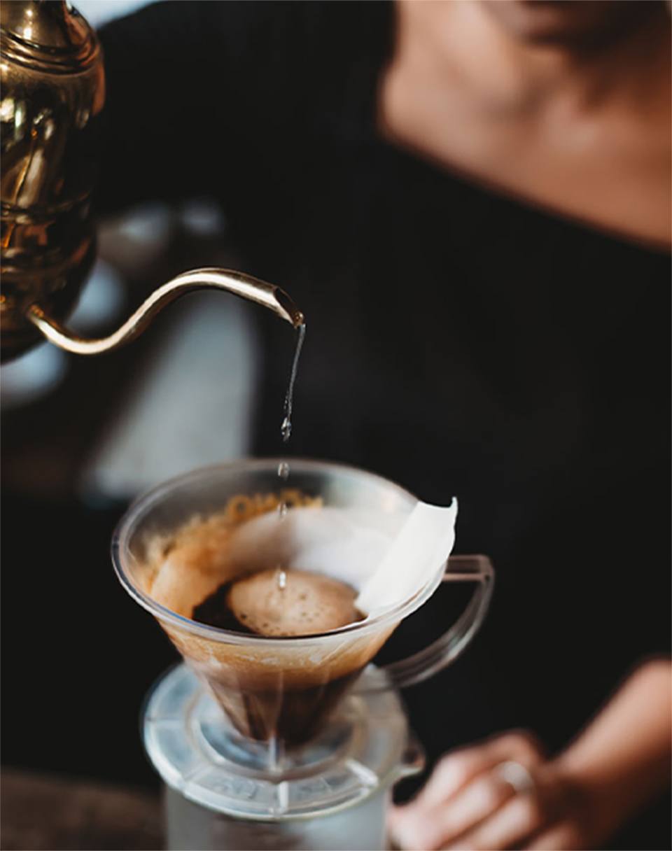 透過經過老化處理的金屬,營造成成熟的時光感