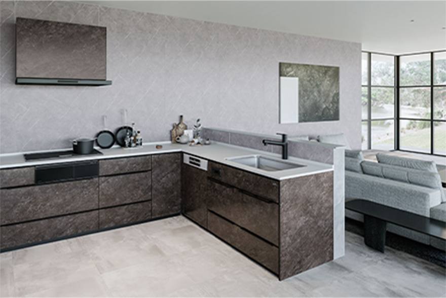 透過經過老化處理的金屬,營造成成熟的時光感